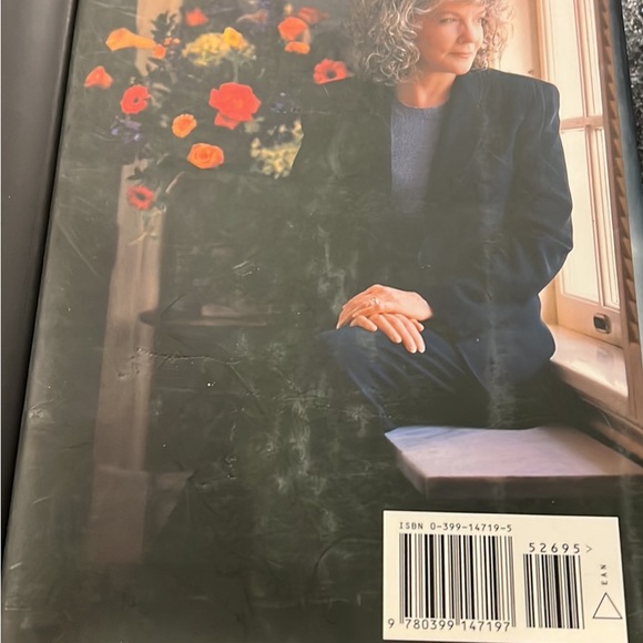 (3) books by Sue Grafton in great used condition - Picture 6 of 10